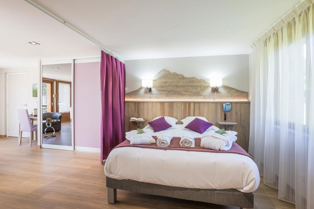 Logis Hotel Le Relais Du Bois Vialotte Le Chambon-sur-Lignon Exteriör bild