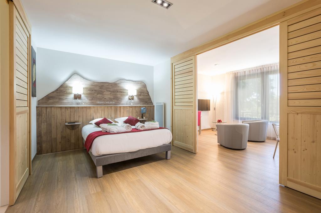 Logis Hotel Le Relais Du Bois Vialotte Le Chambon-sur-Lignon Exteriör bild
