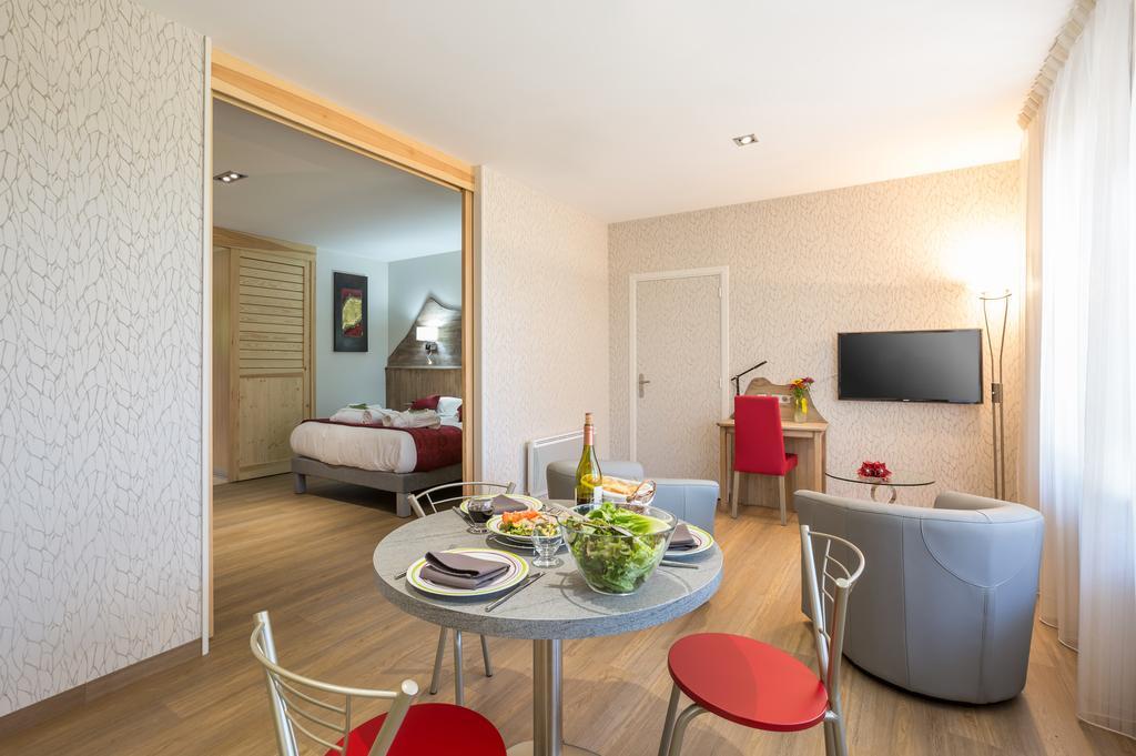 Logis Hotel Le Relais Du Bois Vialotte Le Chambon-sur-Lignon Exteriör bild