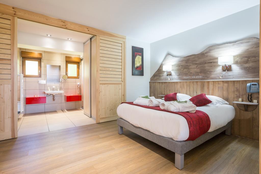 Logis Hotel Le Relais Du Bois Vialotte Le Chambon-sur-Lignon Exteriör bild
