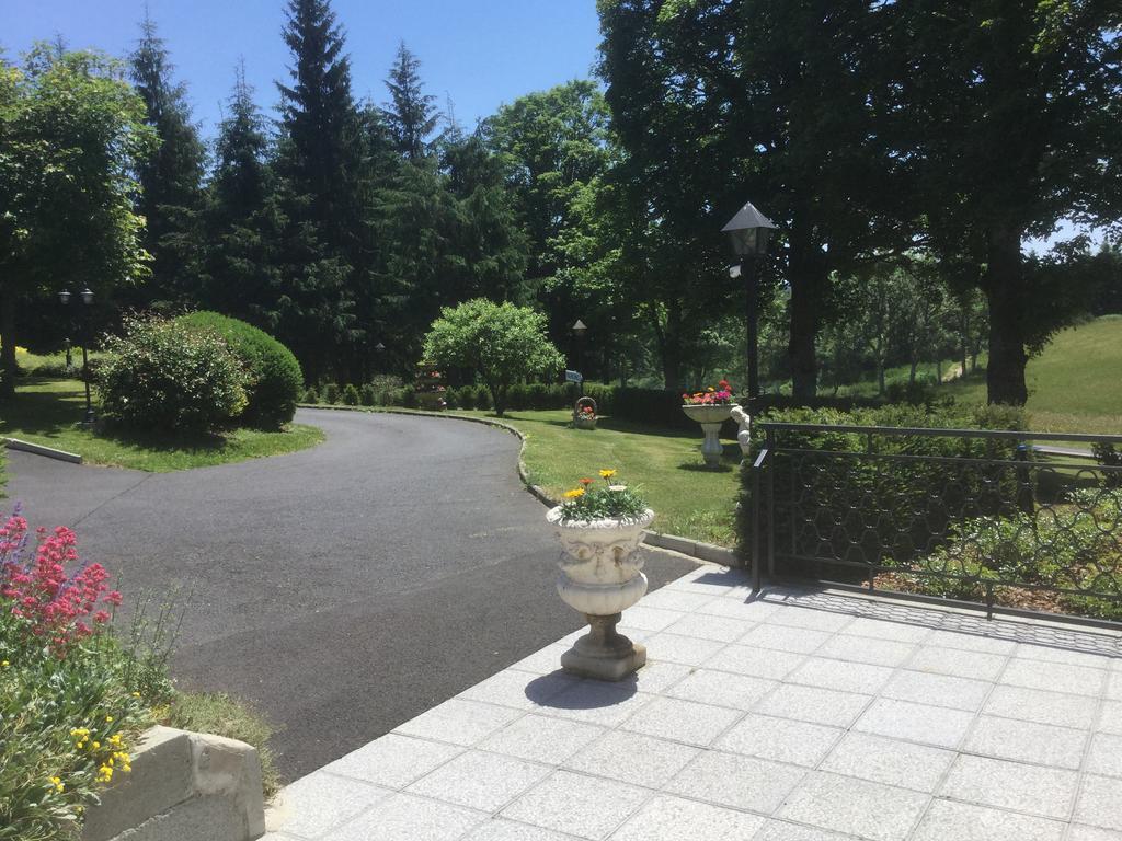 Logis Hotel Le Relais Du Bois Vialotte Le Chambon-sur-Lignon Exteriör bild